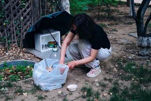 夺冠大功臣！卡塔尔球员将点射戴帽的阿菲夫高高抛起